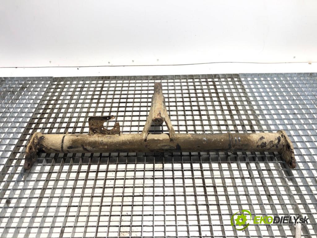 NISSAN TERRANO II samochód terenowy zamknięty 1994 91 kW 2.4 i 12V 4WD 2389 Hák tažné zařízení  (Tažné zařízení)