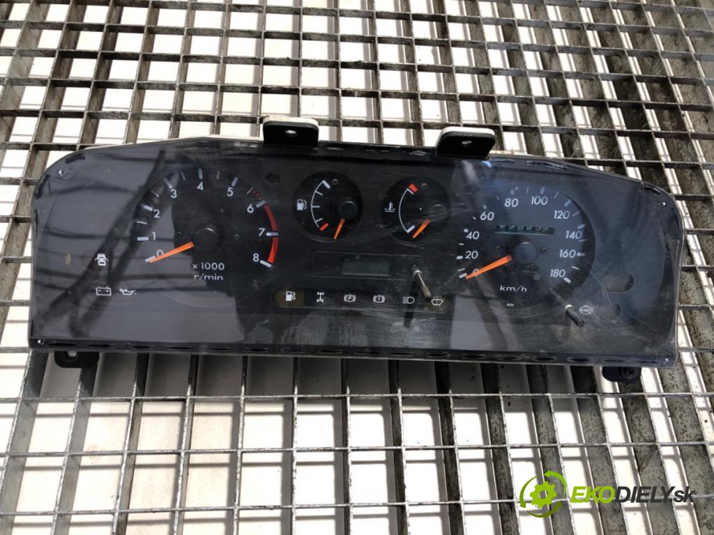 NISSAN TERRANO II samochód terenowy zamknięty 1994 91 kW 2.4 i 12V 4WD 2389 Prístrojovka  (Prístrojová doska)