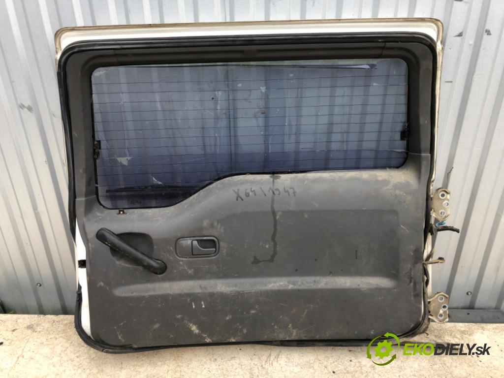 NISSAN TERRANO II samochód terenowy zamknięty 1994 91 kW 2.4 i 12V 4WD 2389 kapota zadní část
