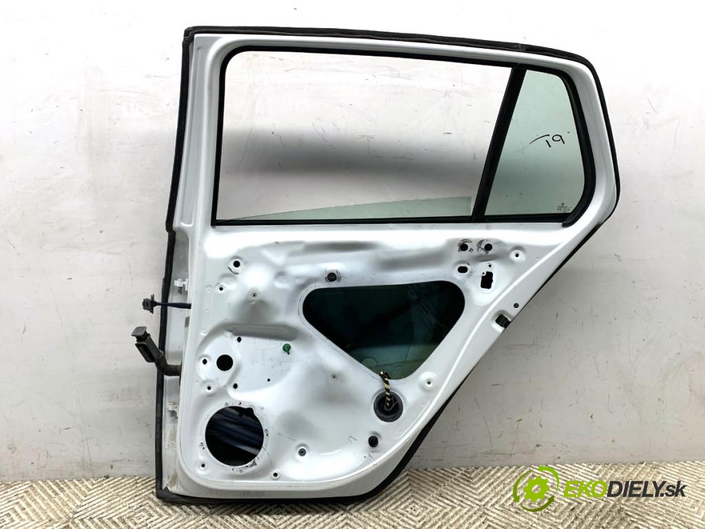 VW GOLF VII liftback 2012 77 kW 1.6 TDI 1598 dveře pravý zadní část LC9A