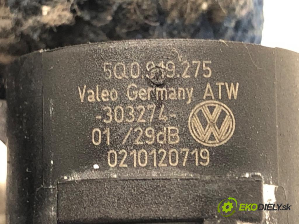 VW GOLF VII liftback 2012 77 kW 1.6 TDI 1598 snímač PDC 5Q0919275