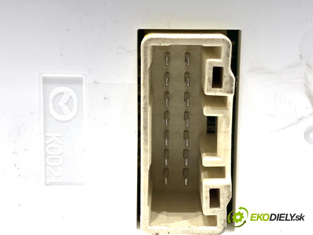 MAZDA 2 DL liftback 2019 66 kW 1.5 SKYACTIV-G 1496 Prepínač okien DG8T66350 (Prepínacie páčky pod volantom)