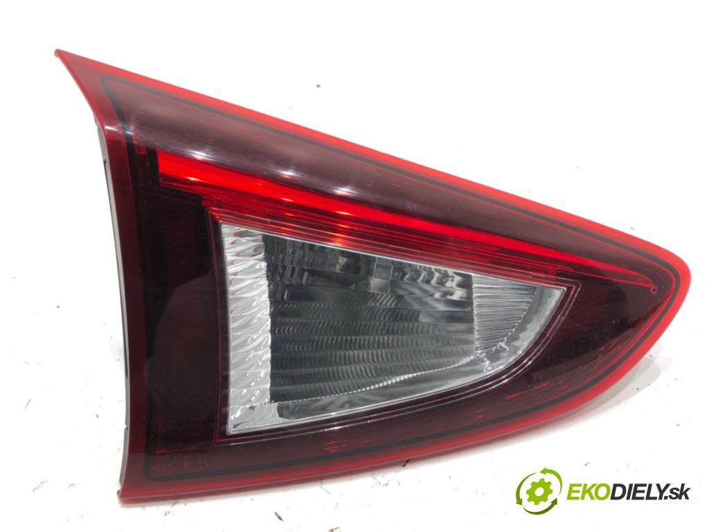 MAZDA 2 DL liftback 2019 66 kW 1.5 SKYACTIV-G 1496 světlo zadní část levá strana vnitřní  (Klika dveří ostatní)