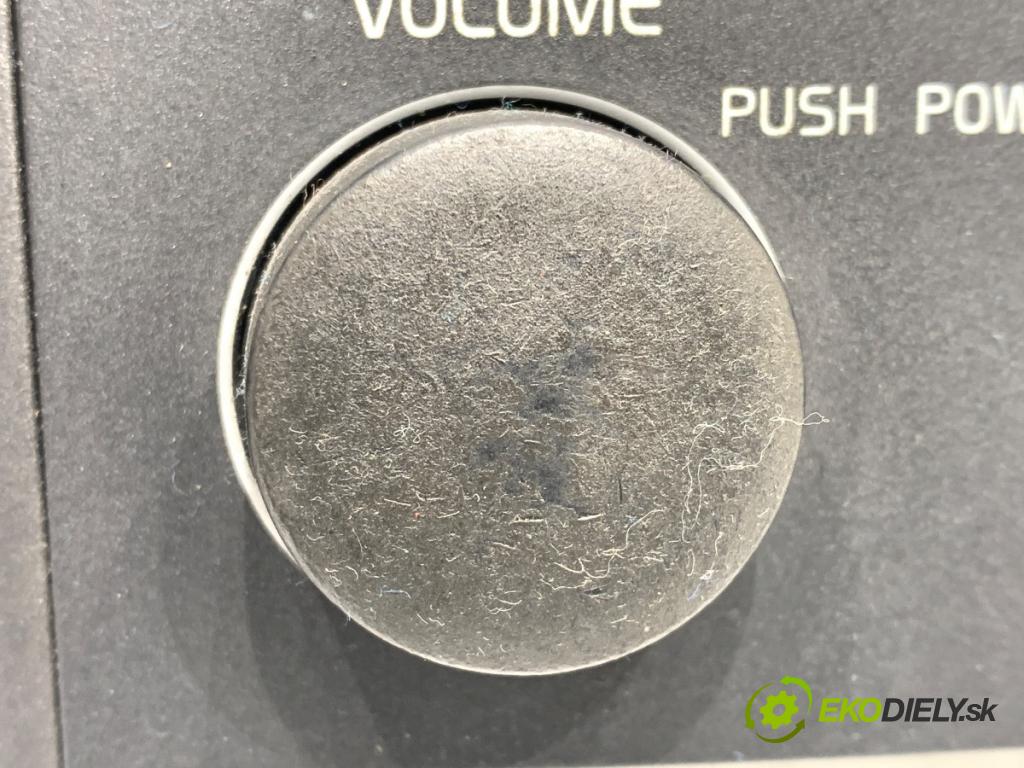 VOLVO S60 I sedan 2003 125 kW 2.4 2435 RADIO  (Audio zariadenie)