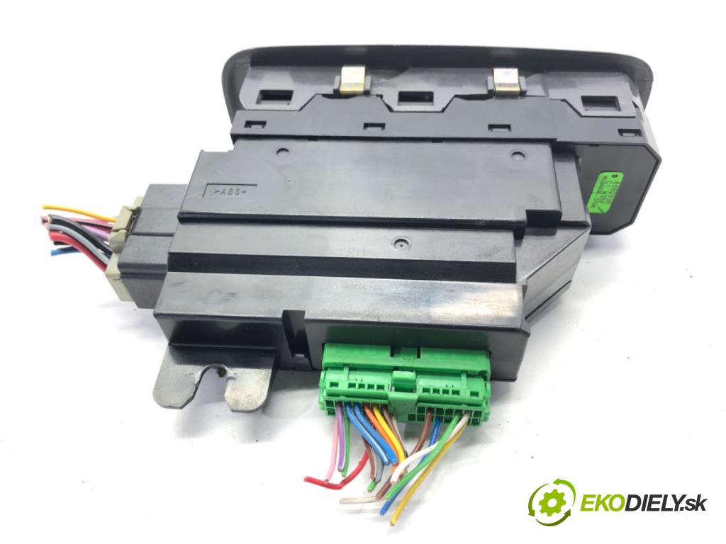 VOLVO S60 I sedan 2003 125 kW 2.4 2435 Prepínač okien 8682836 (Prepínacie páčky pod volantom)