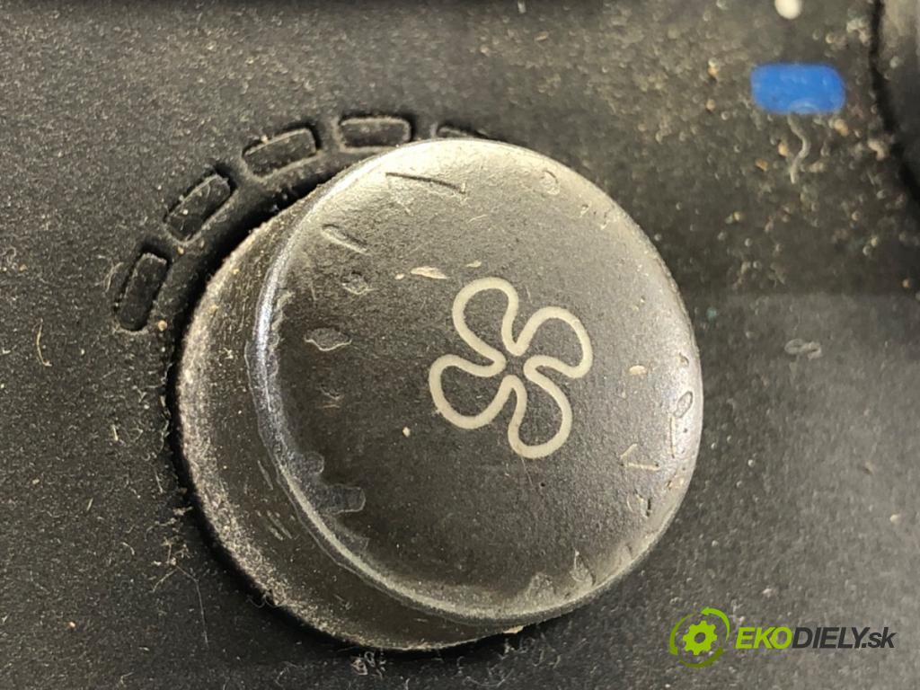 VOLVO S60 I sedan 2003 125 kW 2.4 2435 Panel ovládania kúrenia 8651242 (Prepínacie páčky pod volantom)