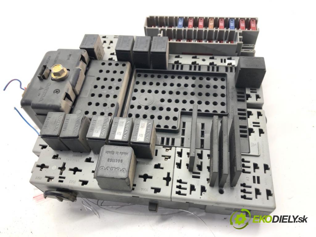 VOLVO S60 I sedan 2003 125 kW 2.4 2435 modul BSI 9401802 (Pojistková skříňka)