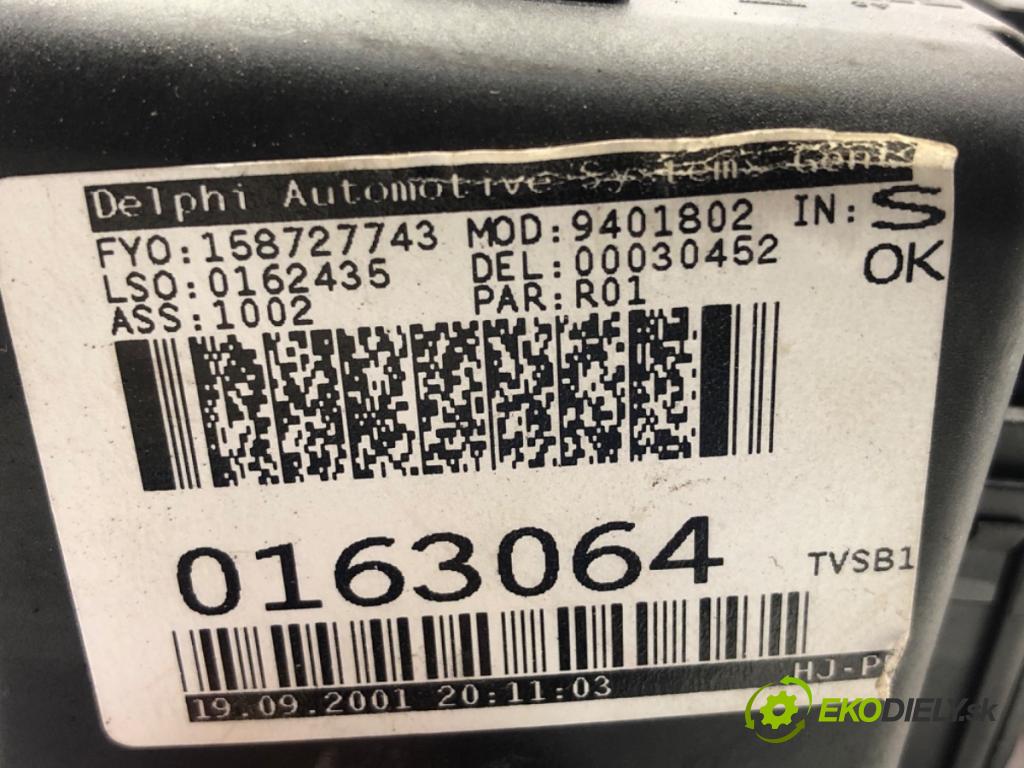 VOLVO S60 I sedan 2003 125 kW 2.4 2435 modul BSI 9401802 (Pojistková skříňka)