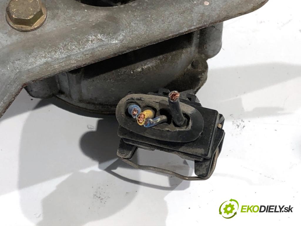 VOLVO S60 I sedan 2003 125 kW 2.4 2435 Mechanizmus stieračov predný 404.606 (Motorček stieračov predný)