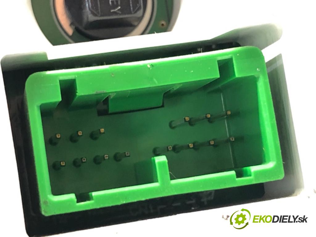 VOLVO S60 I sedan 2003 125 kW 2.4 2435 Prístrojovka 8637993 (Prístrojová doska)