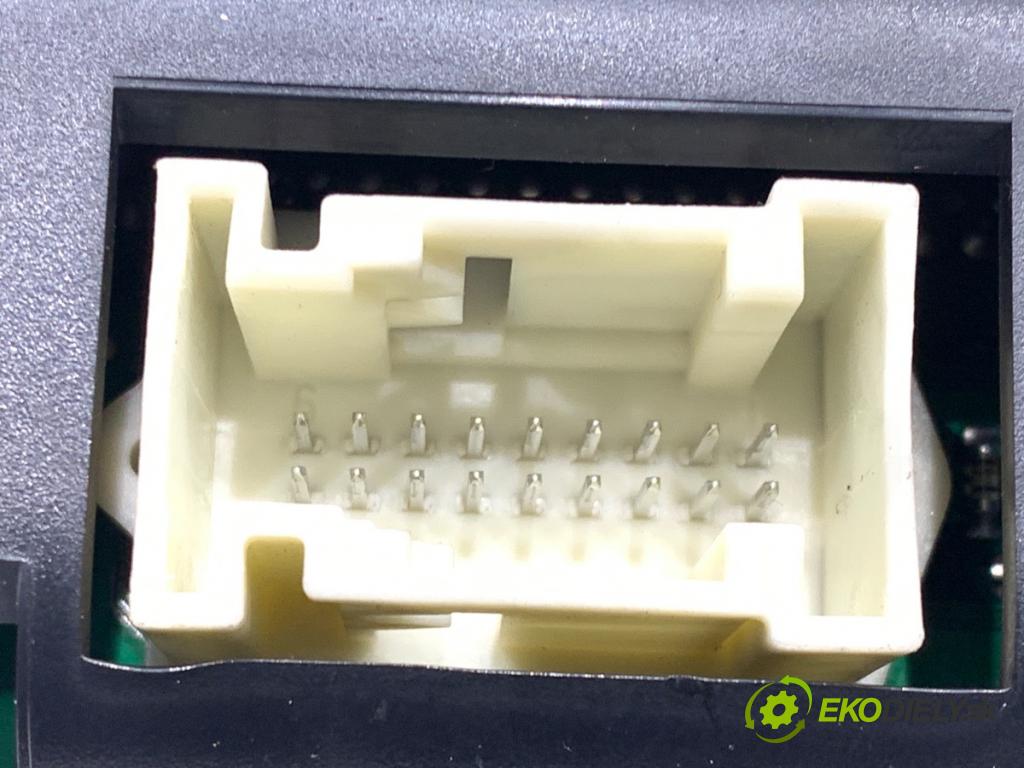 MERCEDES-BENZ W220 sedan 2001 145 kW S 320 CDI (220.026, 220.126) 3222 Panel ovládania kúrenia 2208300985 (Prepínacie páčky pod volantom)