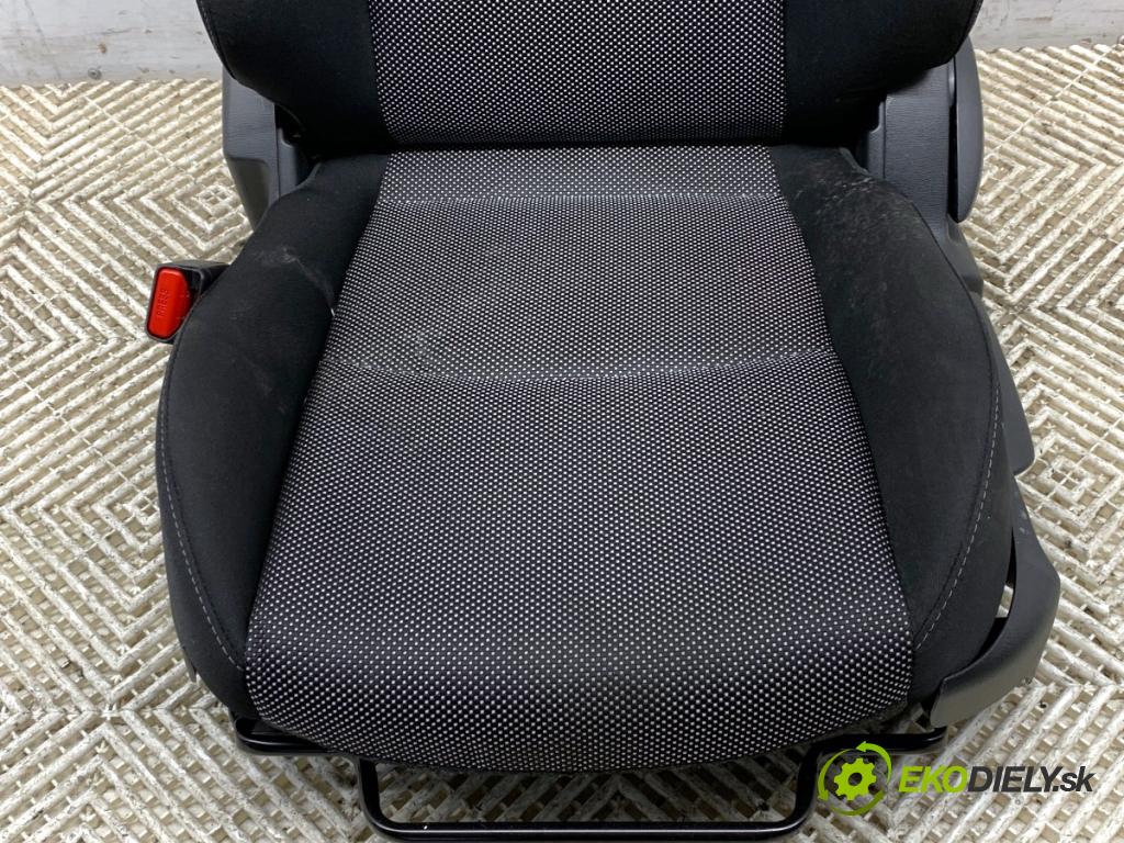 MAZDA 2 DL liftback 2019 66 kW 1.5 SKYACTIV-G 1496 sedadlo levý přední část