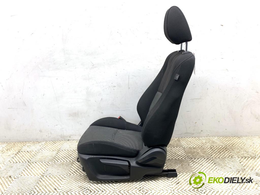 MAZDA 2 DL liftback 2019 66 kW 1.5 SKYACTIV-G 1496 sedadlo levý přední část