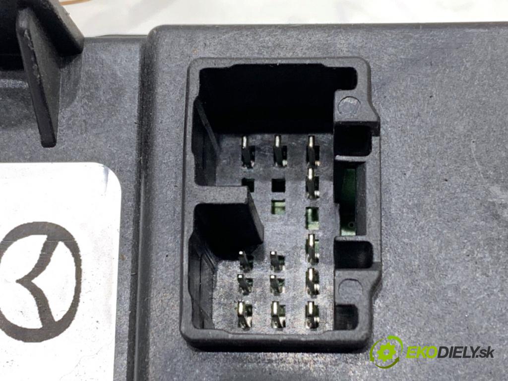 MAZDA 2 DL liftback 2019 66 kW 1.5 SKYACTIV-G 1496 Modul komfortu D10A-675Z0-C (Modul komfortu)