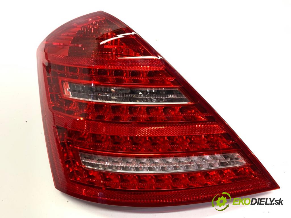 MERCEDES-BENZ W221 sedan 2010 205 kW S 400 Hybrid (221.095, 221.195) 3498 světlo levý zadní část A2218200564