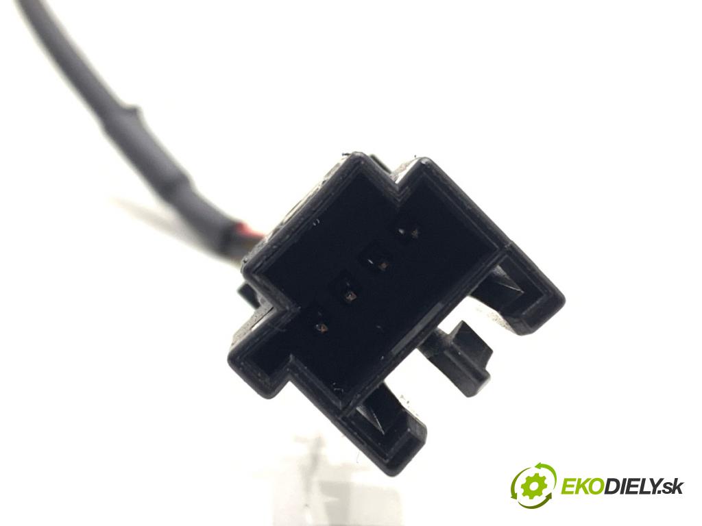 MERCEDES-BENZ W221 sedan 2010 205 kW S 400 Hybrid (221.095, 221.195) 3498 KAMERA ZPĚT: A2218203397