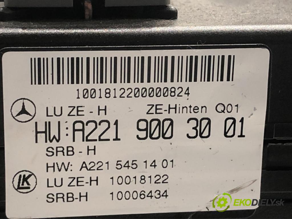 MERCEDES-BENZ W221 sedan 2010 205 kW S 400 Hybrid (221.095, 221.195) 3498 skříňka poistková A2219003001 (Pojistková skříňka)