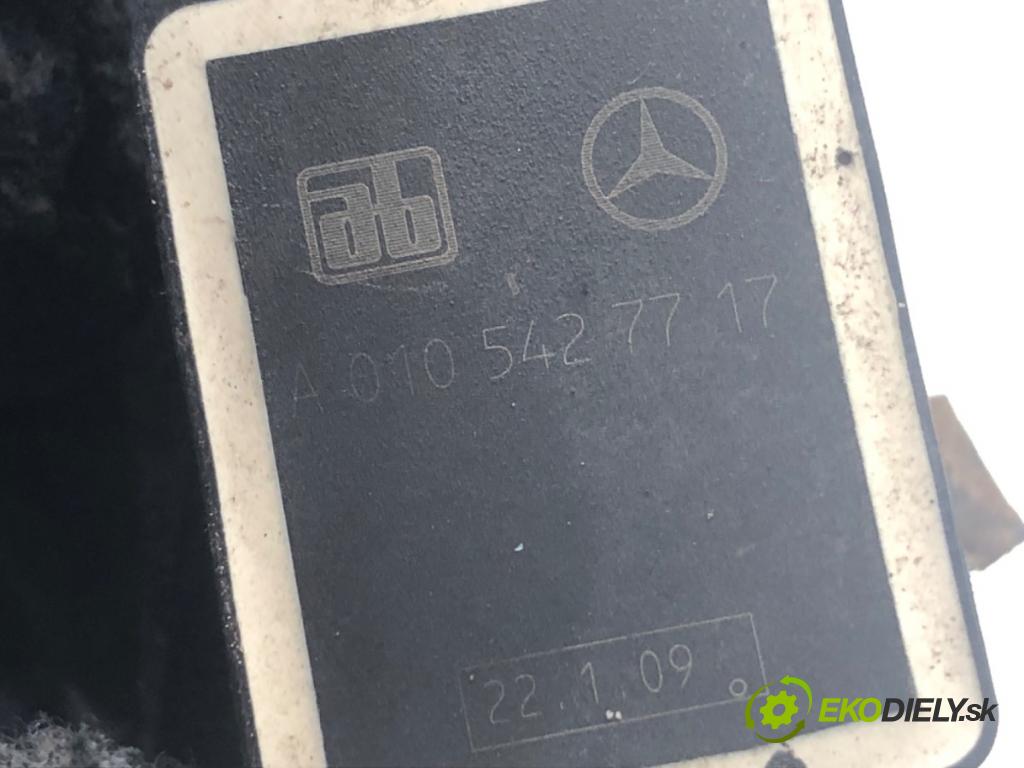 MERCEDES-BENZ W221 sedan 2010 205 kW S 400 Hybrid (221.095, 221.195) 3498 snímač ÚROVEŇ: XENON pravý přední část A0105427717