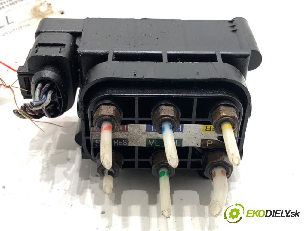 MERCEDES-BENZ W221 sedan 2010 205 kW S 400 Hybrid (221.095, 221.195) 3498 Rozdeľovač nápravy A2513200058