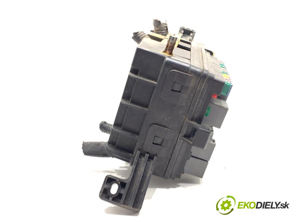 KIA SPORTAGE II SUV 2006 104 kW 2.0 16V 4WD 1975 skříňka poistková 91951-1F210 (Pojistková skříňka)