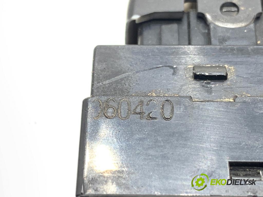 KIA SPORTAGE II SUV 2006 104 kW 2.0 16V 4WD 1975 Prepínač okien  (Prepínacie páčky pod volantom)