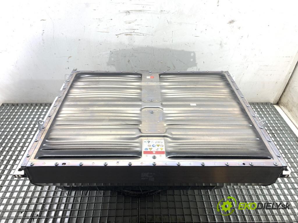 AUDI A7 C8 liftback 2023 195 kW 45 TFSI Mild Hybrid quattro 1984 BATERIA HYBRYDA 4K0915099F