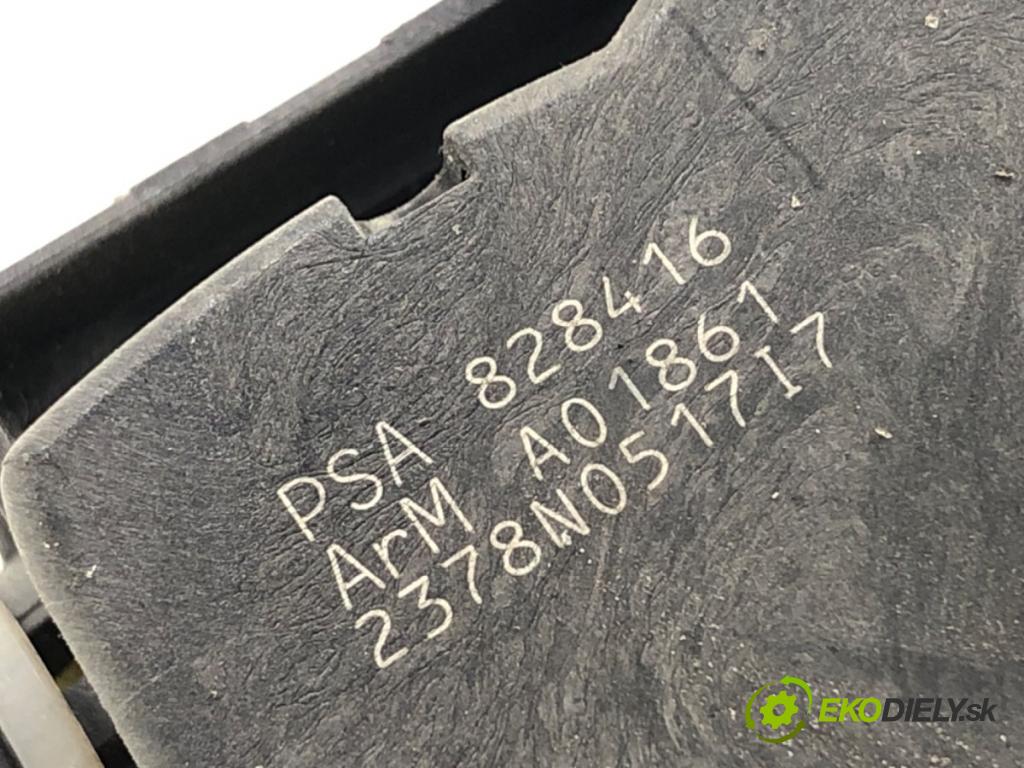 PEUGEOT PARTNER II Nadwozie pełne/minivan 2009 66 kW 1.6 HDi 16V 1560 zámok dveře pravý zadní část 828416