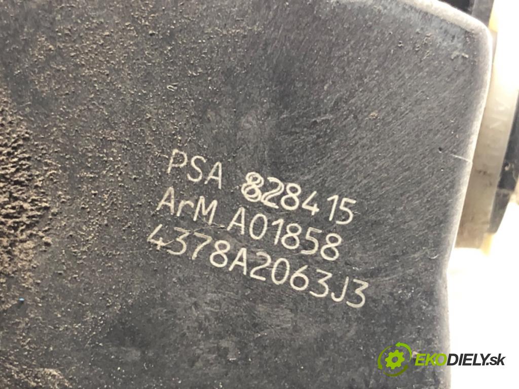 PEUGEOT PARTNER II Nadwozie pełne/minivan 2009 66 kW 1.6 HDi 16V 1560 zámok dveře levý zadní část 828415