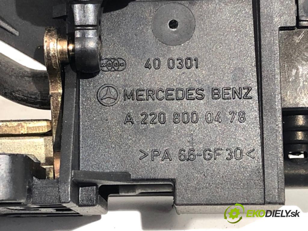 MERCEDES-BENZ W220 sedan 2001 145 kW S 320 CDI (220.026, 220.126) 3222 zámok dveří zadní část A2208000478