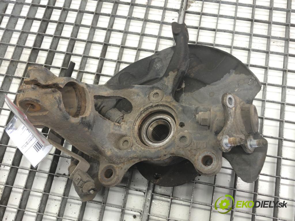 VW GOLF VII liftback 2012 77 kW 1.6 TDI 1598 náboj pravý přední část