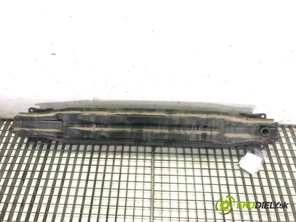 VW GOLF VII liftback 2012 77 kW 1.6 TDI 1598 výztuha nárazníka zadní část  (Zadní výztuha)