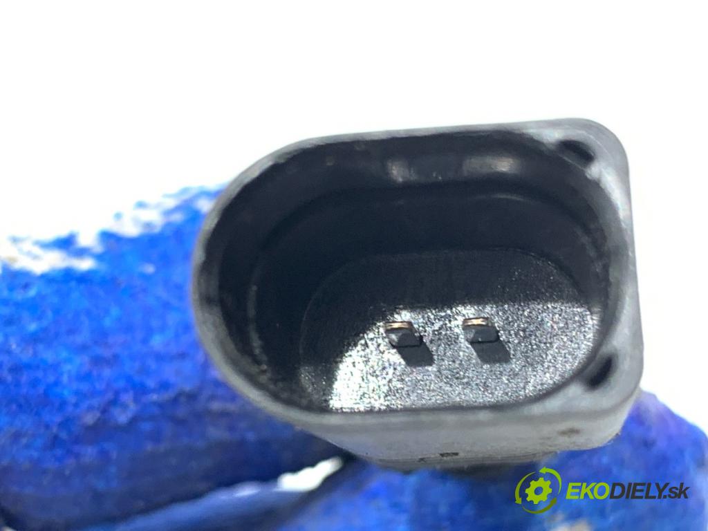 VW GOLF VII liftback 2012 77 kW 1.6 TDI 1598 zámok kapoty přední část 5G1823509B