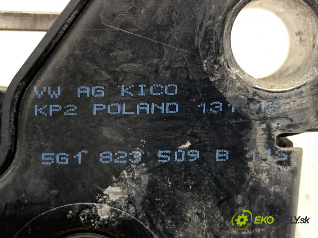 VW GOLF VII liftback 2012 77 kW 1.6 TDI 1598 zámok kapoty přední část 5G1823509B
