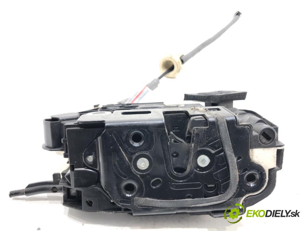 VW GOLF VII liftback 2012 77 kW 1.6 TDI 1598 zámok dveře pravý přední část 5K1837016D