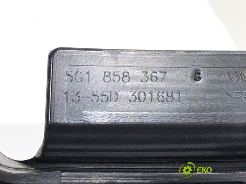 VW GOLF VII liftback 2012 77 kW 1.6 TDI 1598 přihrádka kastlík volantu 5G1858367
