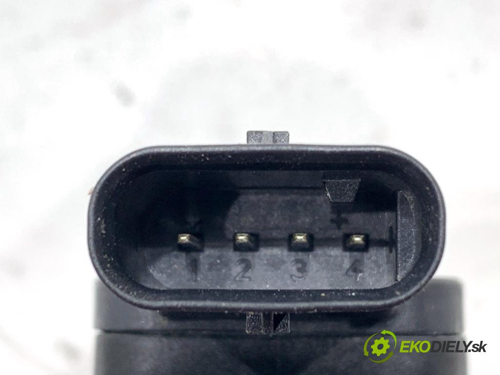 VW GOLF VII liftback 2012 77 kW 1.6 TDI 1598 Váha vzduchu 04L906461B (Váha vzduchu)