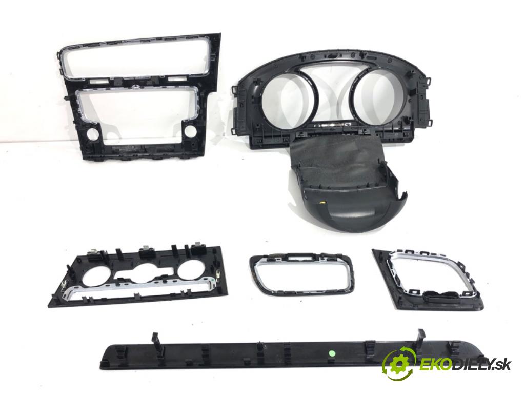 VW GOLF VII liftback 2012 77 kW 1.6 TDI 1598 lišty kryt 5G1819743 5G0857059 (Lišta)