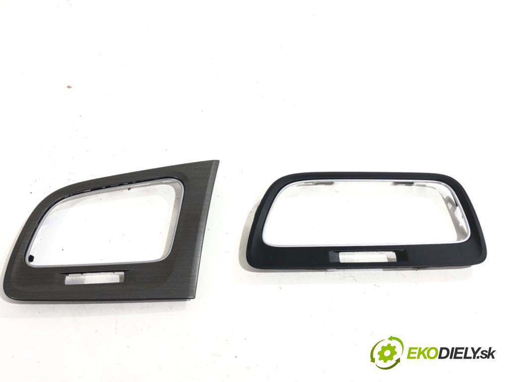 VW GOLF VII liftback 2012 77 kW 1.6 TDI 1598 lišty kryt 5G1819743 5G0857059 (Lišta)