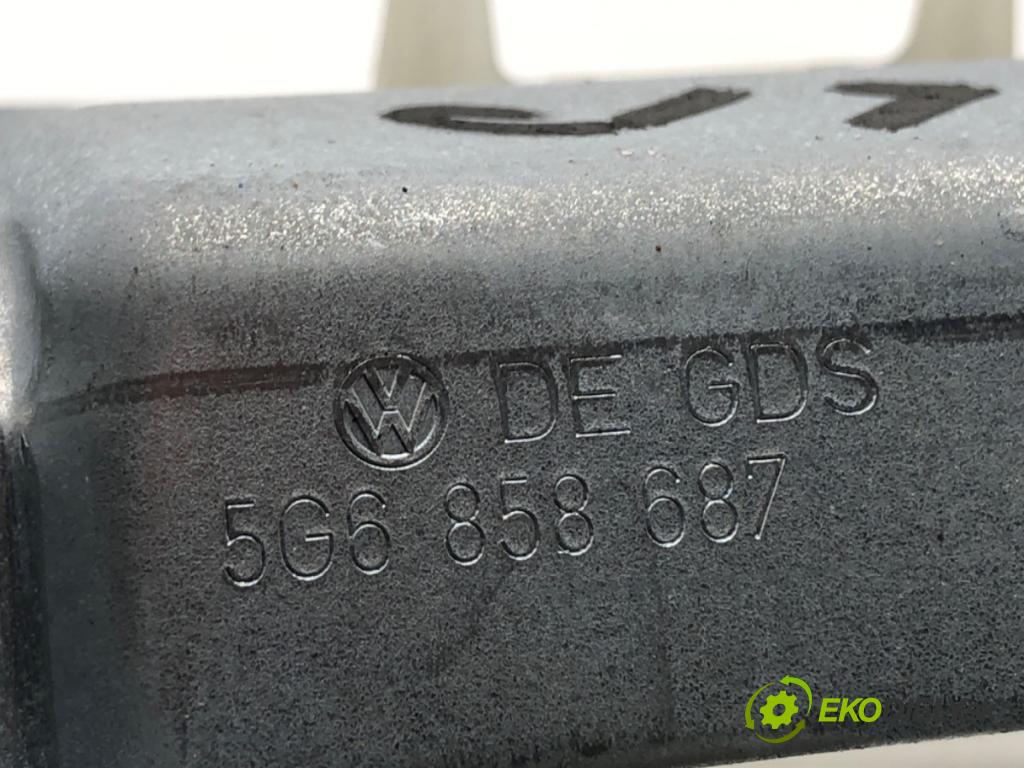 VW GOLF VII liftback 2012 77 kW 1.6 TDI 1598 držák držadlo čalounění přední část levá strana