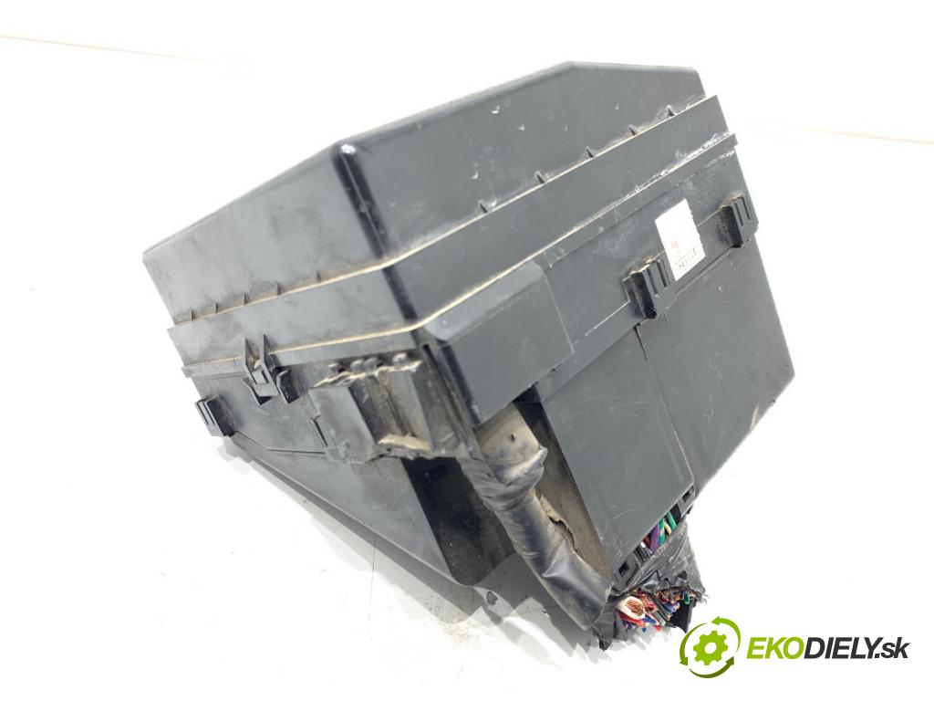 MITSUBISHI LANCER VIII liftback 2009 105 kW 1.8 (CX3A) 1798 skříňka poistková  (Pojistková skříňka)