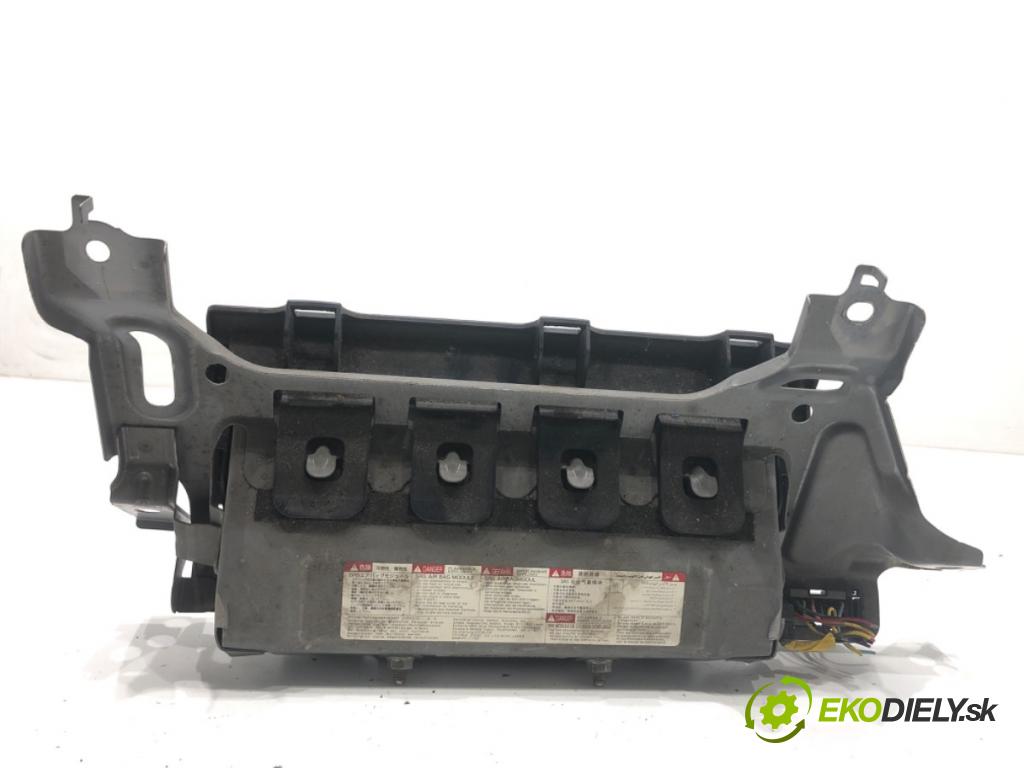 MITSUBISHI LANCER VIII liftback 2009 105 kW 1.8 (CX3A) 1798 AirBag koleno:
