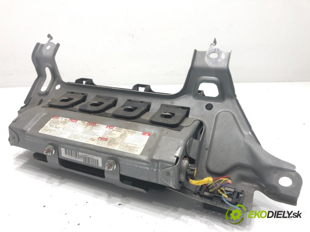 MITSUBISHI LANCER VIII liftback 2009 105 kW 1.8 (CX3A) 1798 AirBag koleno: