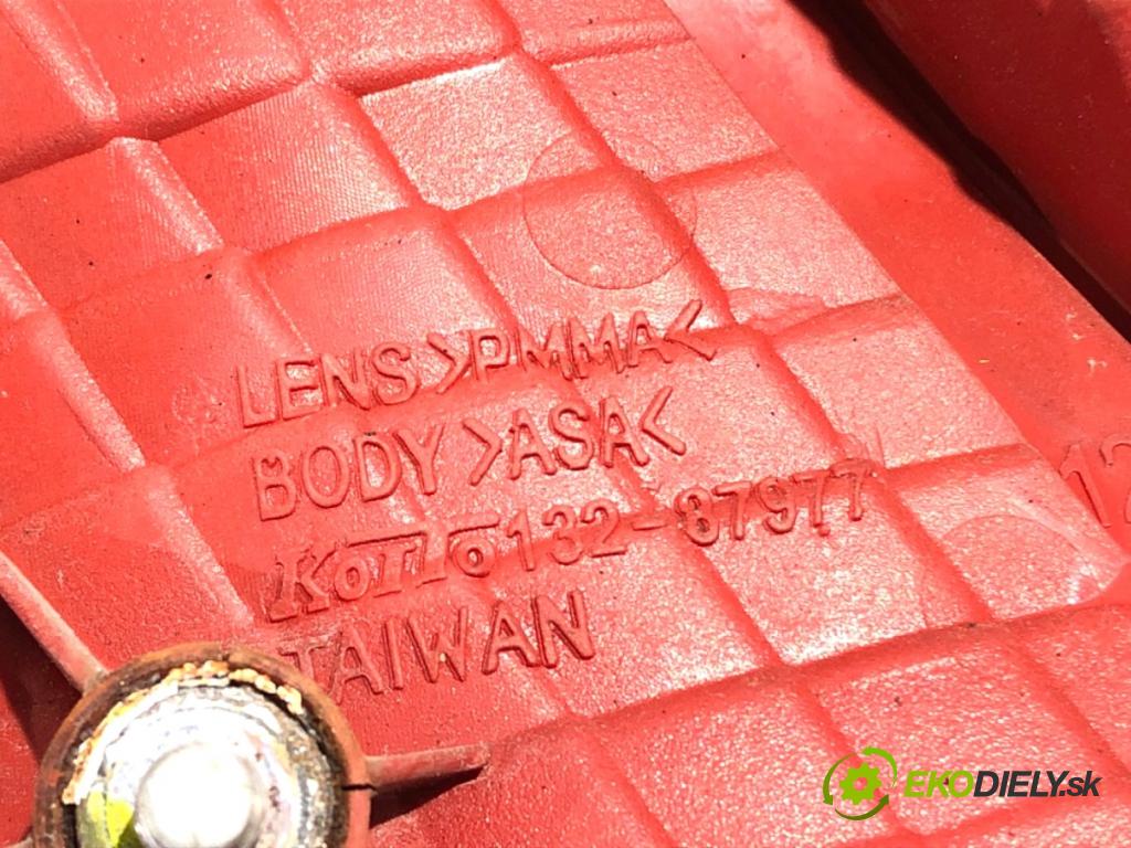 MITSUBISHI LANCER VIII liftback 2009 105 kW 1.8 (CX3A) 1798 světlo zadní část pravá vnitřní  (Klika dveří ostatní)