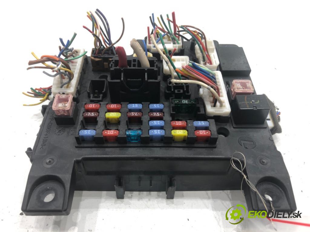 MITSUBISHI LANCER VIII liftback 2009 105 kW 1.8 (CX3A) 1798 skříňka poistková 8637A320 (Pojistková skříňka)