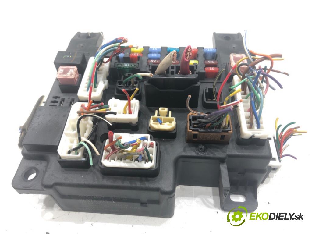 MITSUBISHI LANCER VIII liftback 2009 105 kW 1.8 (CX3A) 1798 skříňka poistková 8637A320 (Pojistková skříňka)