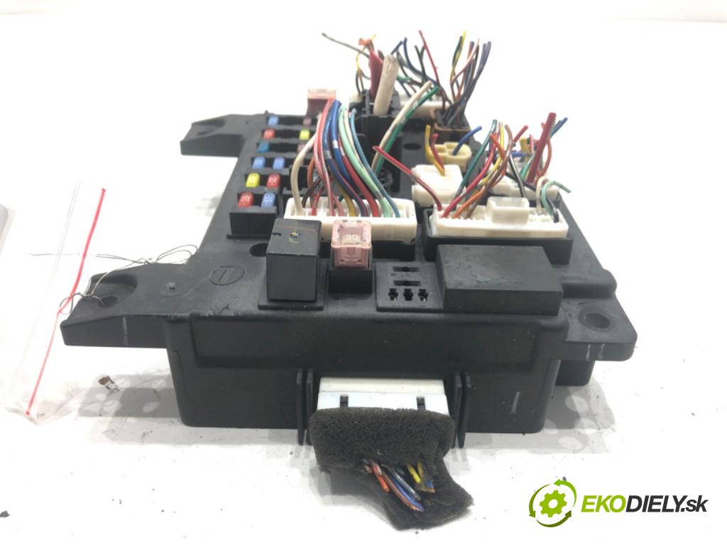 MITSUBISHI LANCER VIII liftback 2009 105 kW 1.8 (CX3A) 1798 skříňka poistková 8637A320 (Pojistková skříňka)