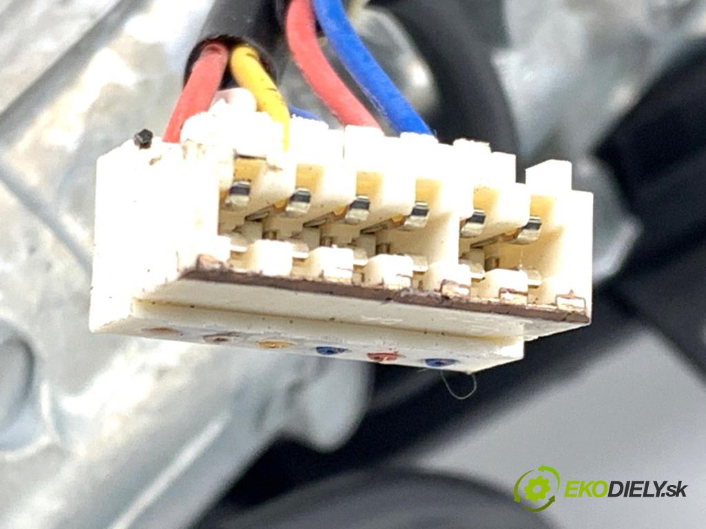 VW CADDY IV Nadwozie pełne/minivan 2020 75 kW 2.0 TDI 1968 spinačka 1K0905851 (Spínacia skrinka)