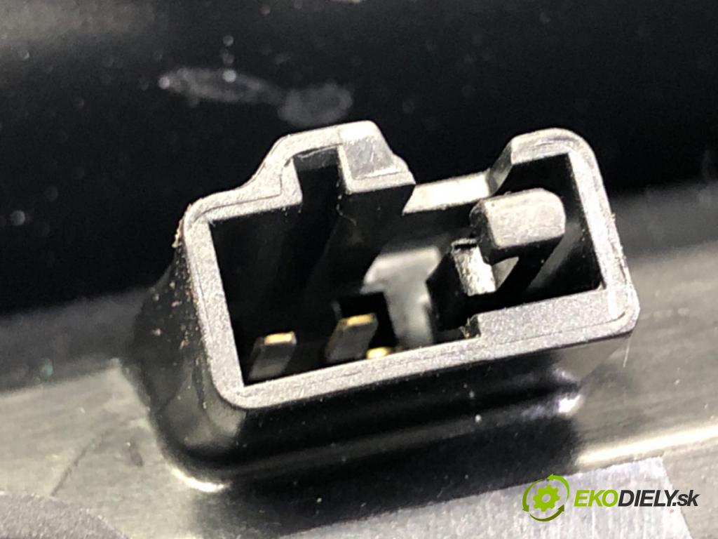 AUDI A7 C8 liftback 2023 195 kW 45 TFSI Mild Hybrid quattro 1984 Prepínač otvárania dverí 4K8827574 (Prepínacie páčky pod volantom)