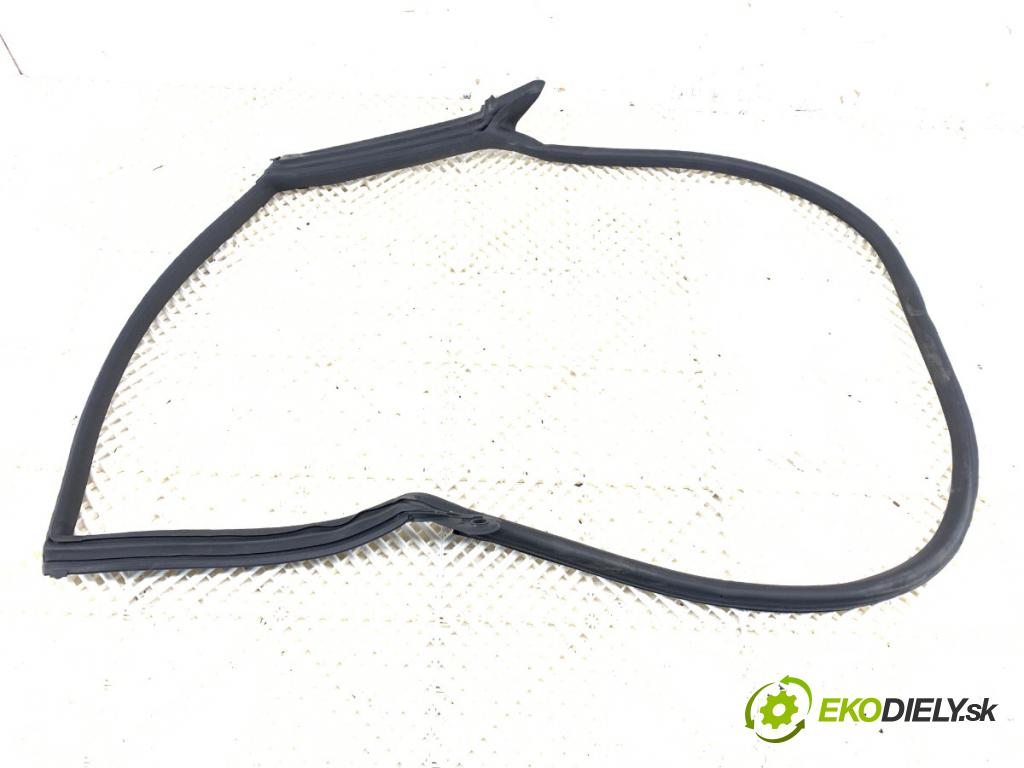 AUDI A7 C8 liftback 2023 195 kW 45 TFSI Mild Hybrid quattro 1984 těsnění dveře zadní část levá strana  (Karoserie ostatní)