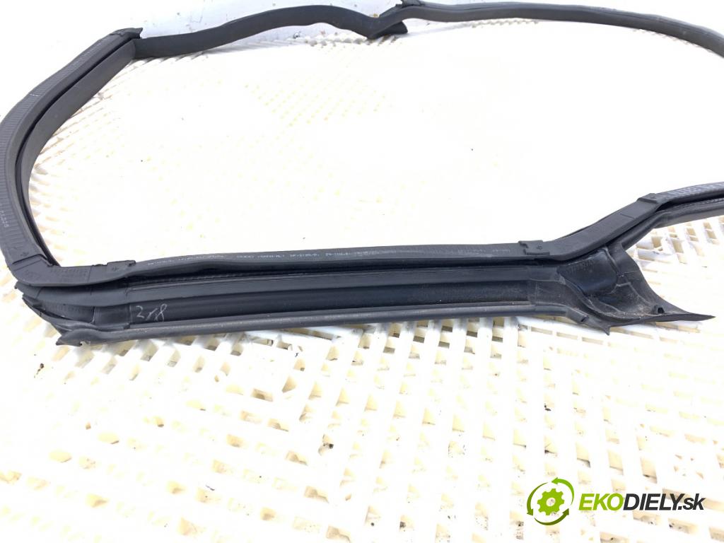 AUDI A7 C8 liftback 2023 195 kW 45 TFSI Mild Hybrid quattro 1984 těsnění dveře zadní část levá strana  (Karoserie ostatní)